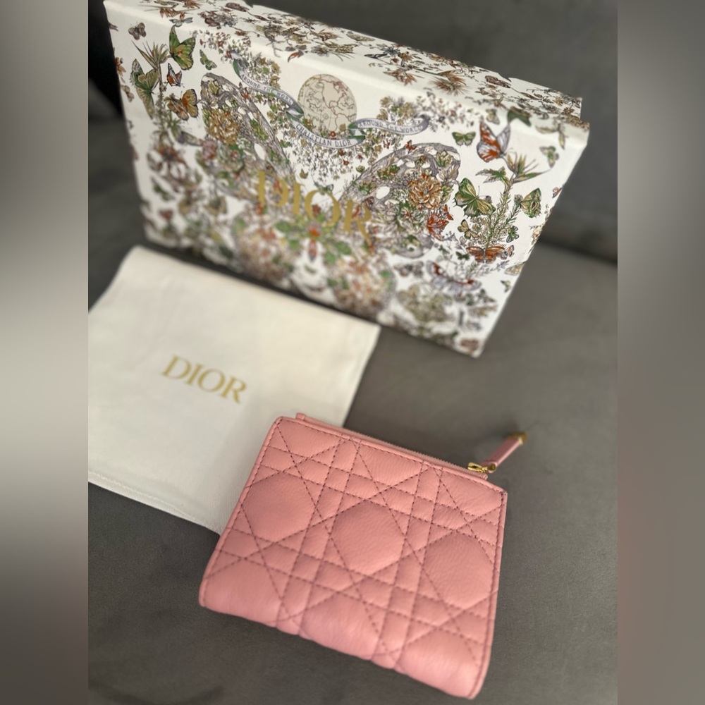 ๐SOLD๐ New Dior Caro Dahlia Wallet in Antique Pink - Picture 8 of 13